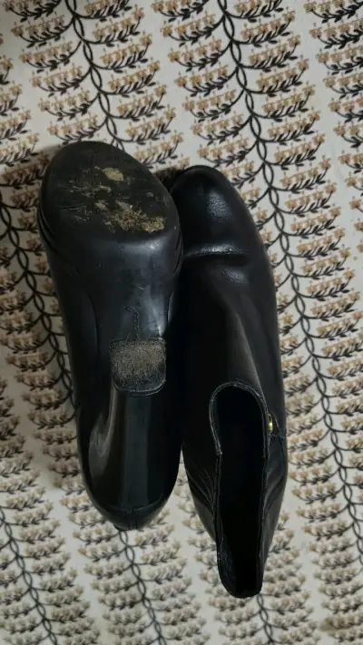Botas negras de cuero - miniatura 4
