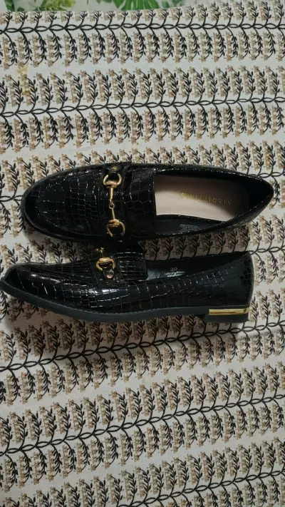 Zapatos negros de charol - miniatura 4