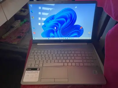 Laptop HP 15 pulgadas - miniatura 1