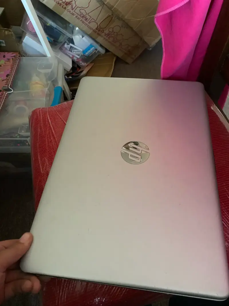 Laptop HP 15 pulgadas - 2
