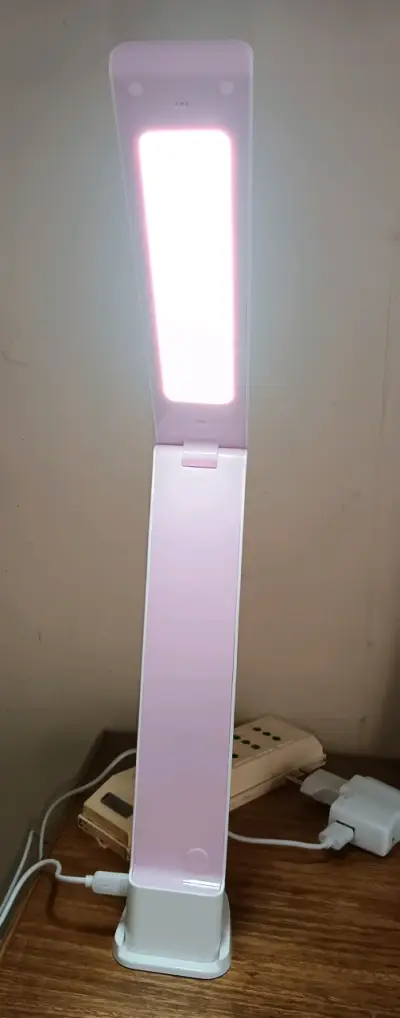 Lámpara de escritorio LED blanca - miniatura 1