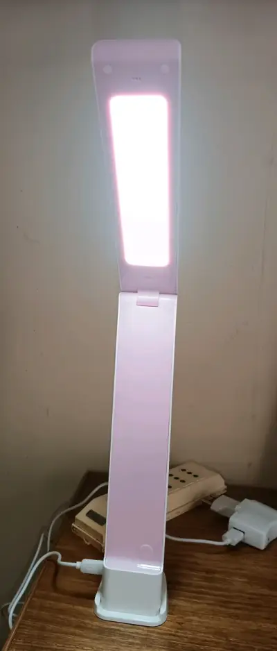 Lámpara de escritorio LED blanca - miniatura 2