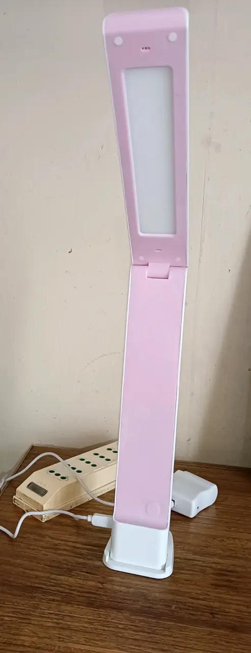 Lámpara de escritorio LED blanca - 3
