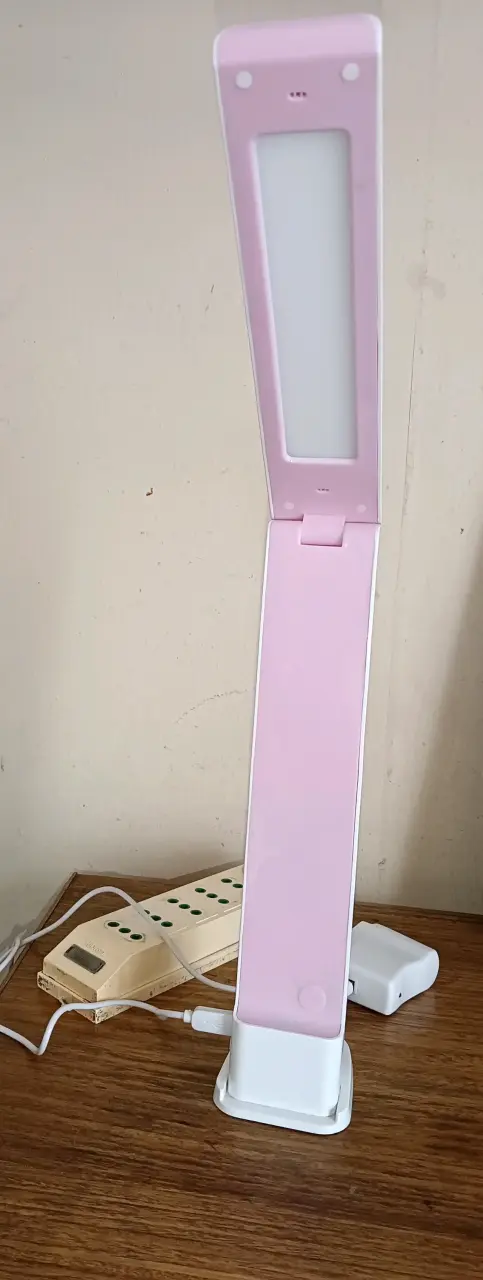 Lámpara de escritorio LED blanca - 4