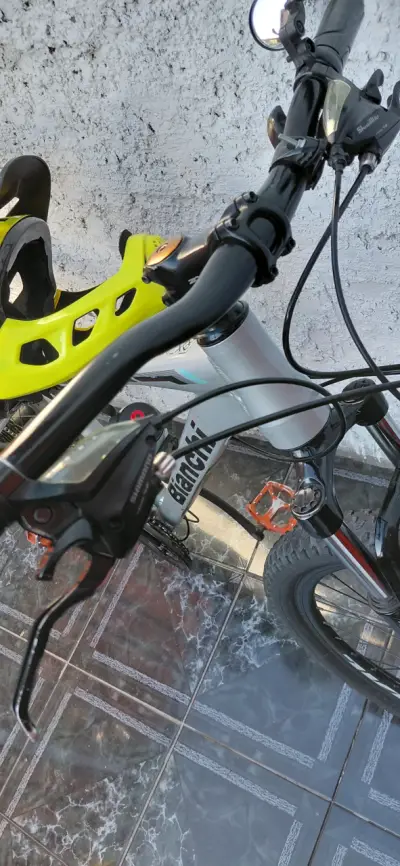 Bicicleta Bianchi aro 29 con casco y botella - miniatura 4