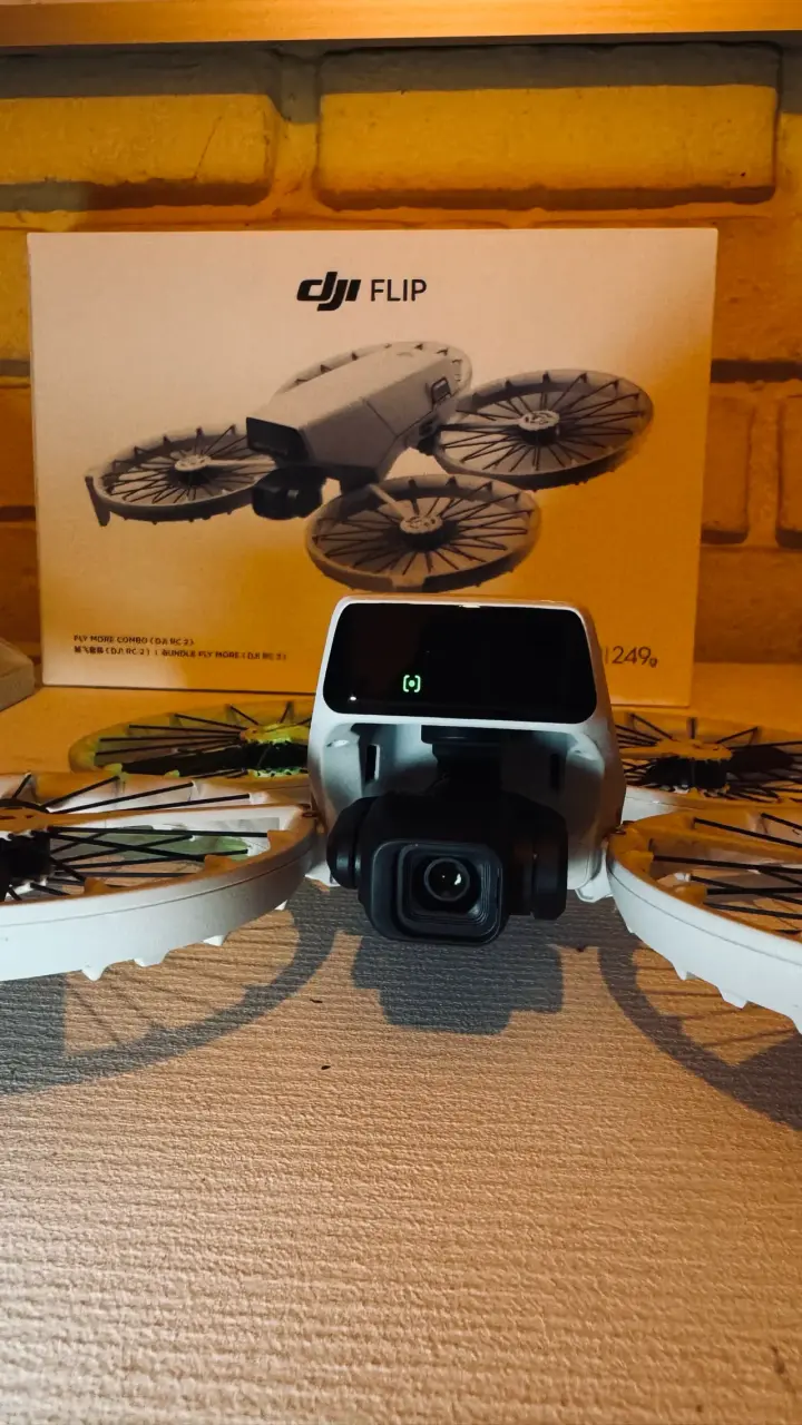 Drone DJI Flip con cámara - 1
