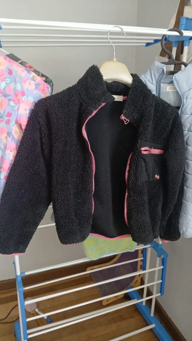 Chaqueta polar negra para niña