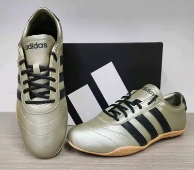 Zapatillas deportivas Adidas doradas - miniatura 1