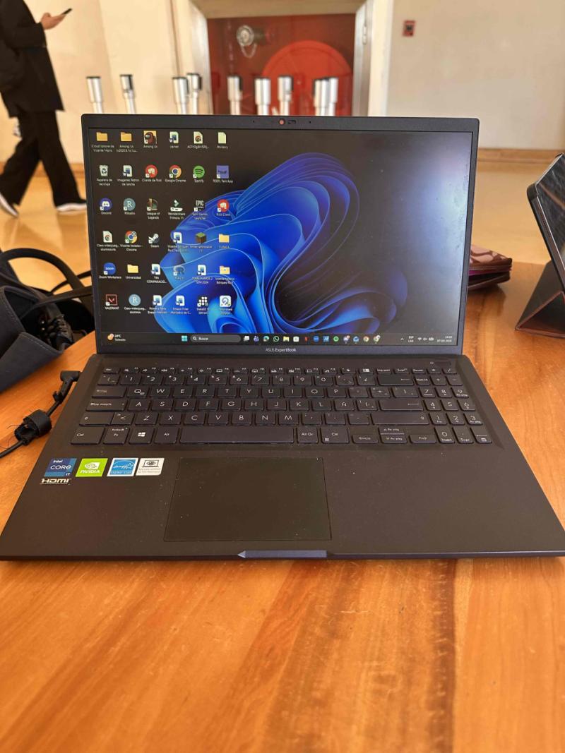ASUS ExpertBook - 2