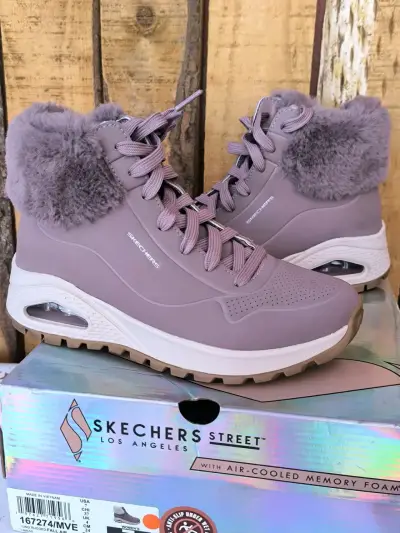 Botas Skechers con forro de peluche - miniatura 1