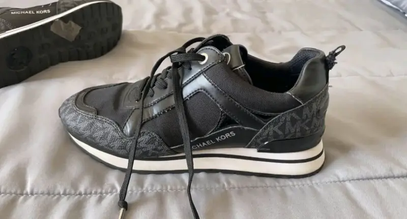 Zapatillas Michael Kors negras - 5