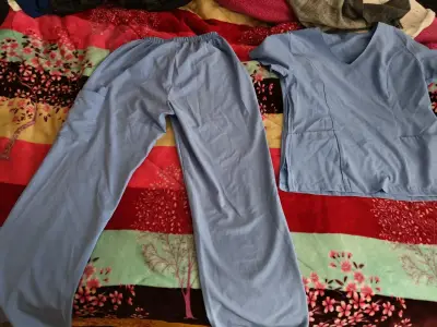 Conjunto de uniforme médico azul - miniatura 1