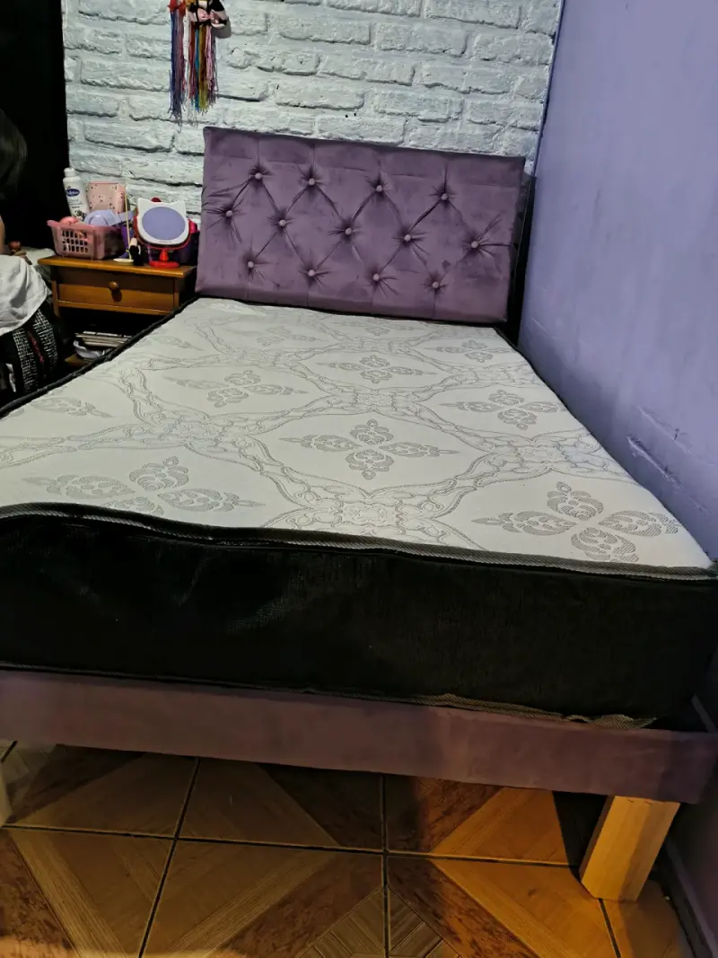 Cama con respaldo y colchón - 2