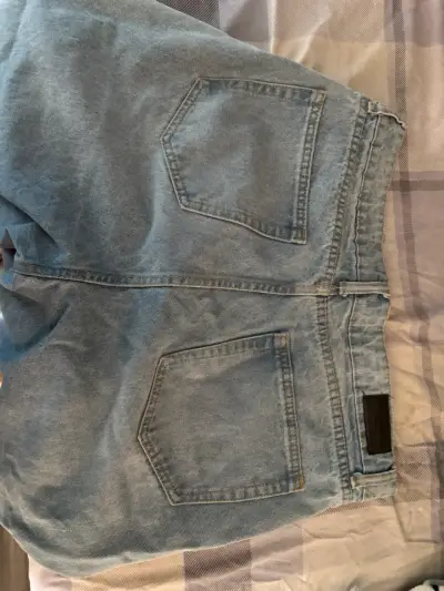 Jeans desgastados celestes - miniatura 2