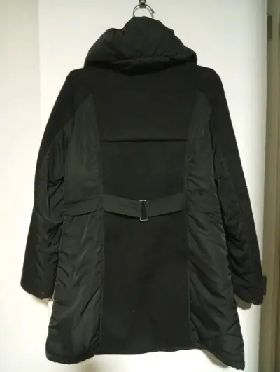 Abrigo negro con cuello alto - miniatura 2