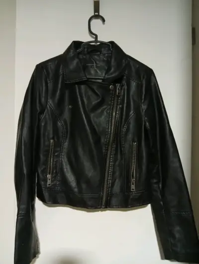 Chaqueta de cuero negra - miniatura 1