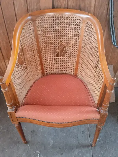 Silla antigua de madera - miniatura 1