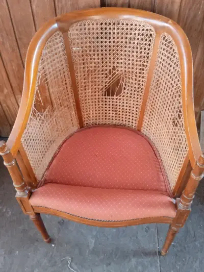 Silla antigua de madera - miniatura 2
