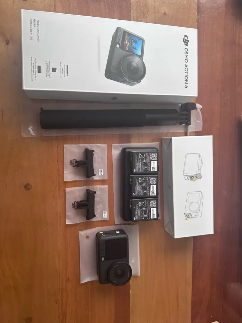 Cámara DJI OSMO Action 6 con accesorios