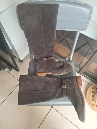 Botas altas de gamuza marrón - miniatura 1