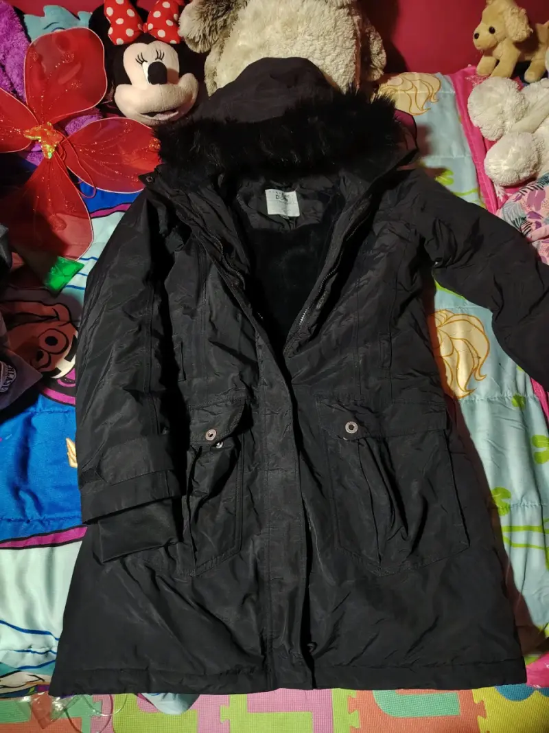 Parka negra con capucha - 1