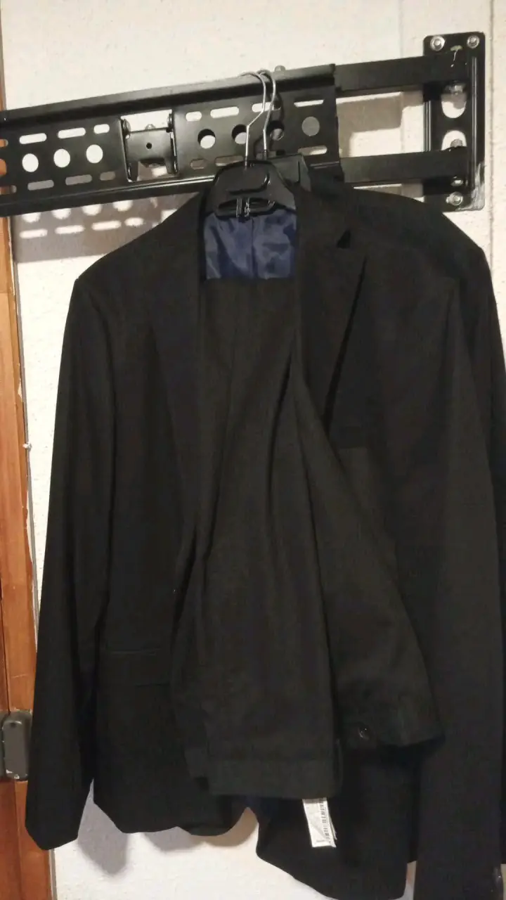 2 trajes de hombre talla L marca Sara $25.000 c/u - 11