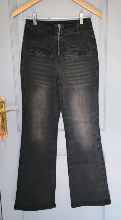 Jeans negros acampanados - miniatura 1