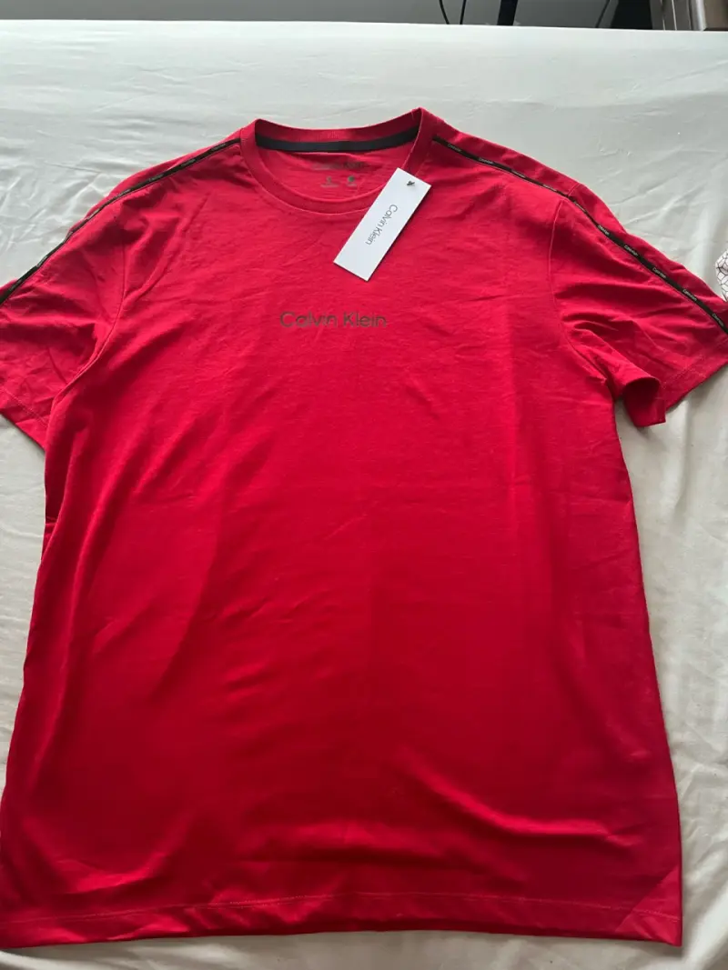 Polera roja Calvin Klein
