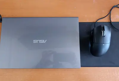 laptop ASUS Windows 11 (16GB RAM) (ryzen 7)+ mouse - miniatura 1