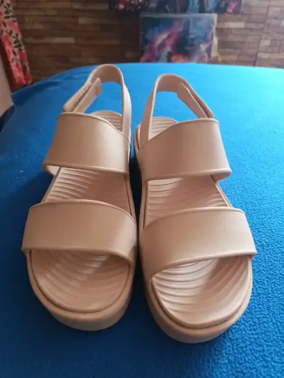 Sandalias beige de mujer - miniatura 1