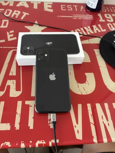 iPhone negro en buen estado - miniatura 2
