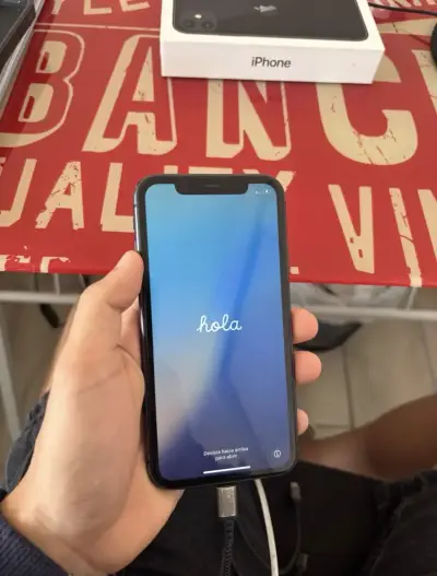 iPhone negro en buen estado - miniatura 4