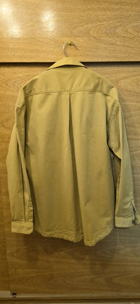 Camisa ocre con bolsillos - 2