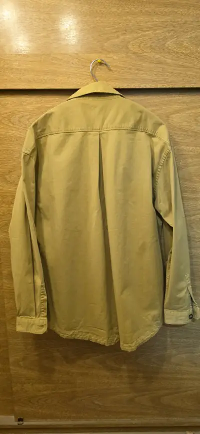 Camisa ocre con bolsillos - miniatura 2