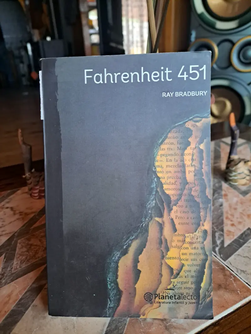 Libro Fahrenheit 451 de Ray Bradbury - 1