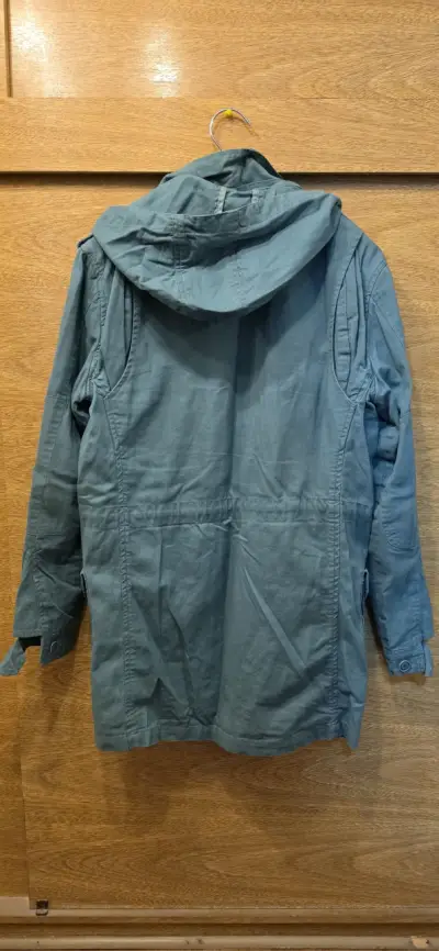 Parka verde con capucha - miniatura 2