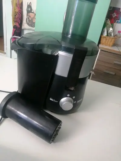Extractor de jugos negro - miniatura 2
