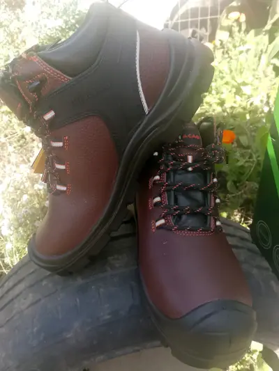 Botas de seguridad marrón y negro - miniatura 1
