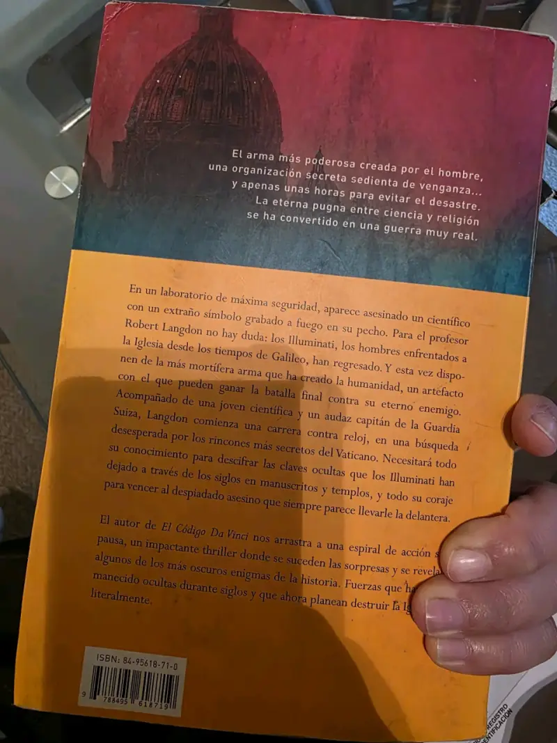 Libro Ángeles y Demonios de Dan Brown - 2