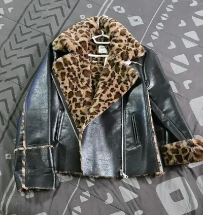 Chaqueta de cuero con estampado leopardo - miniatura 1