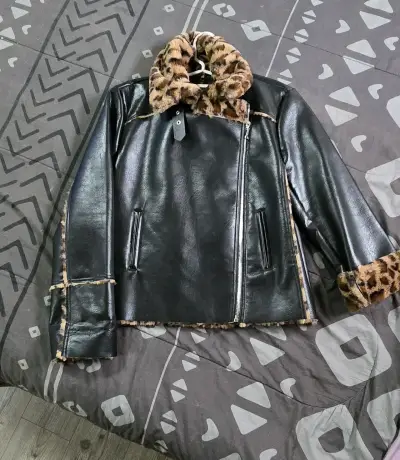 Chaqueta de cuero con estampado leopardo - miniatura 3