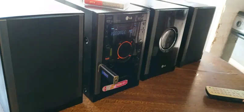 Sistema de audio LG con USB - 7
