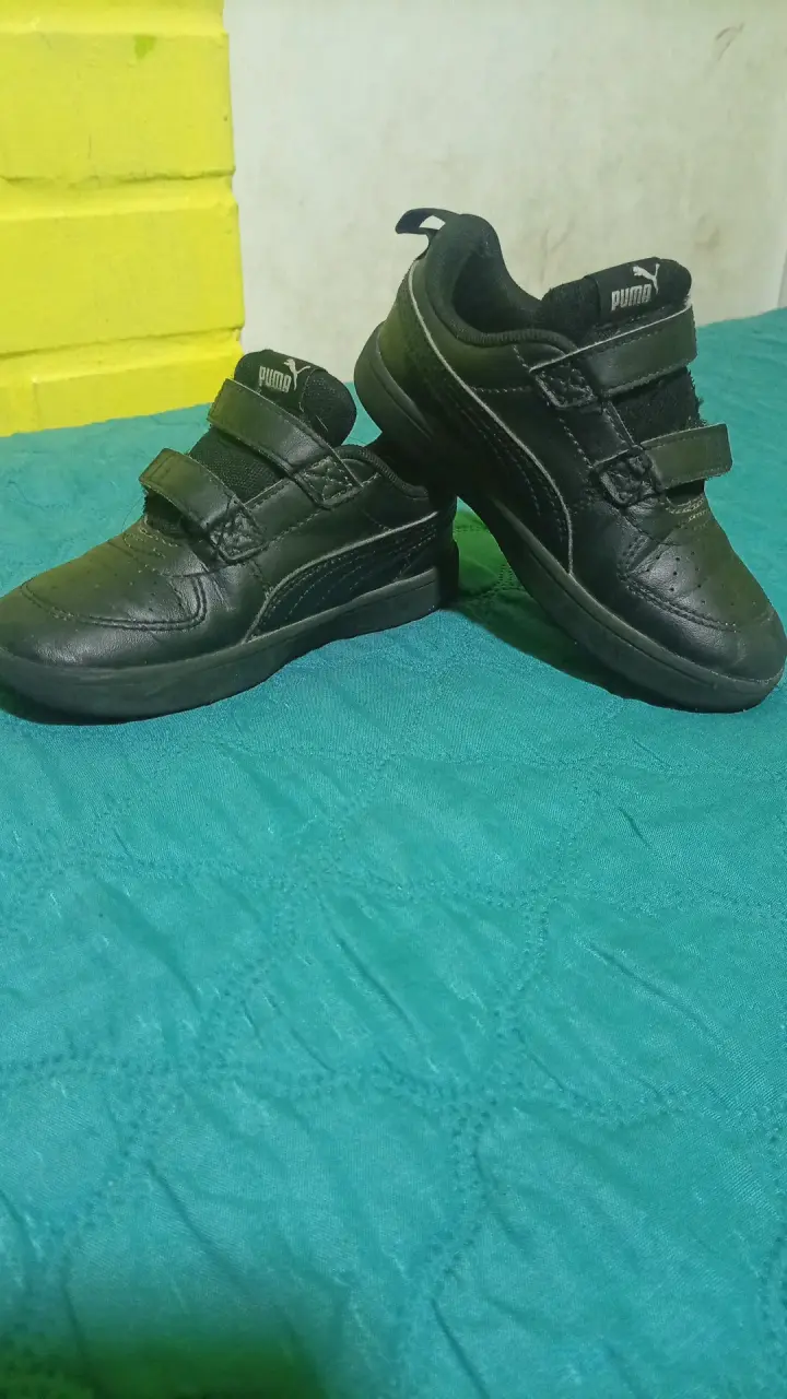Zapatos negros para niños Puma