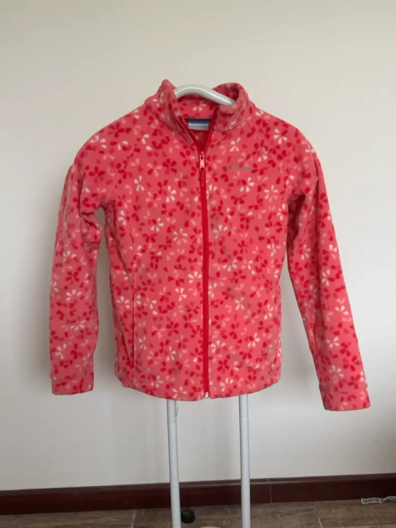 Cazadora polar floral rosada