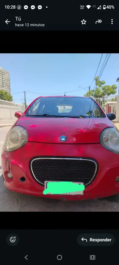 Auto rojo compacto usado - miniatura 1