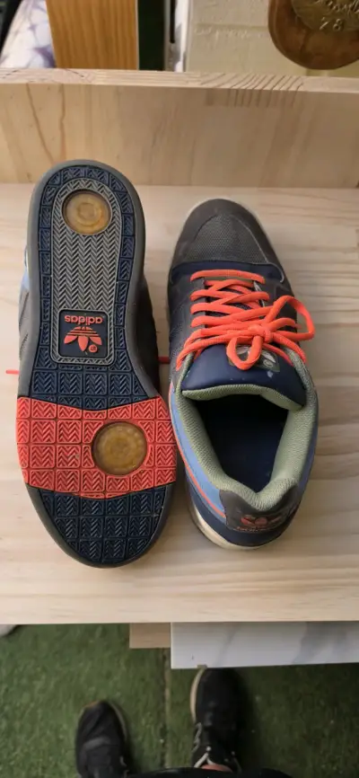 Zapatillas deportivas con cordones naranjas - miniatura 3