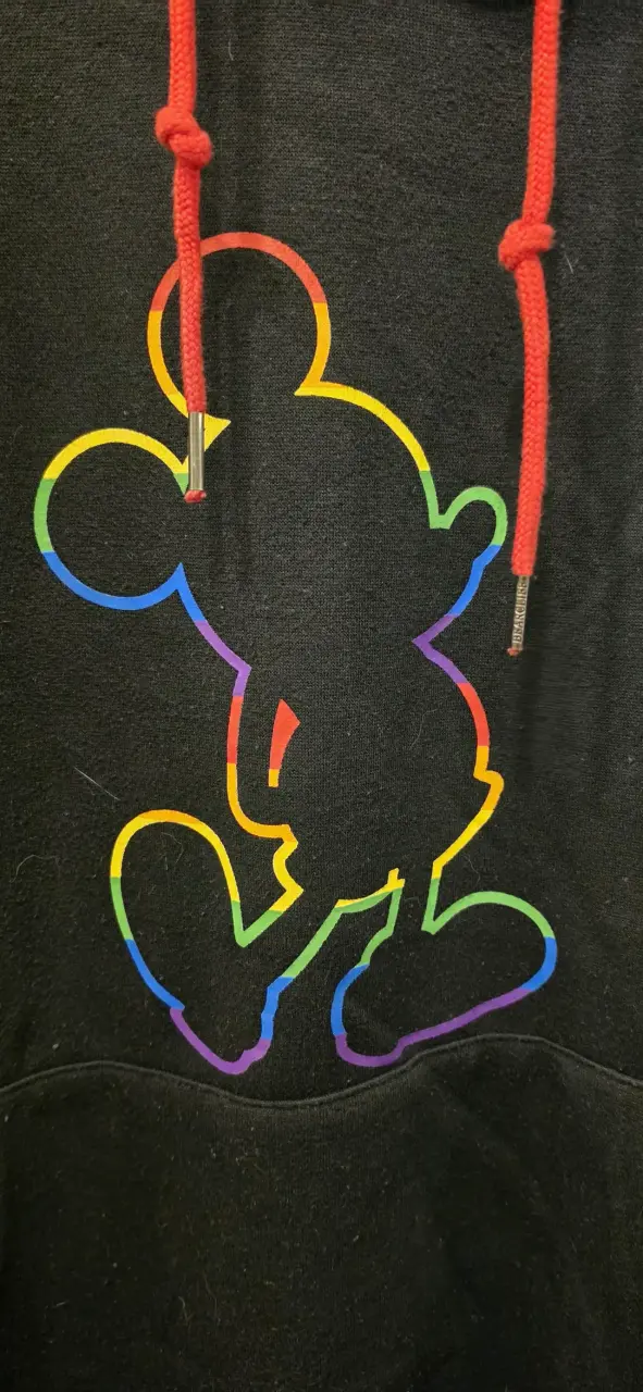 Polerón negro con diseño colorido - 2