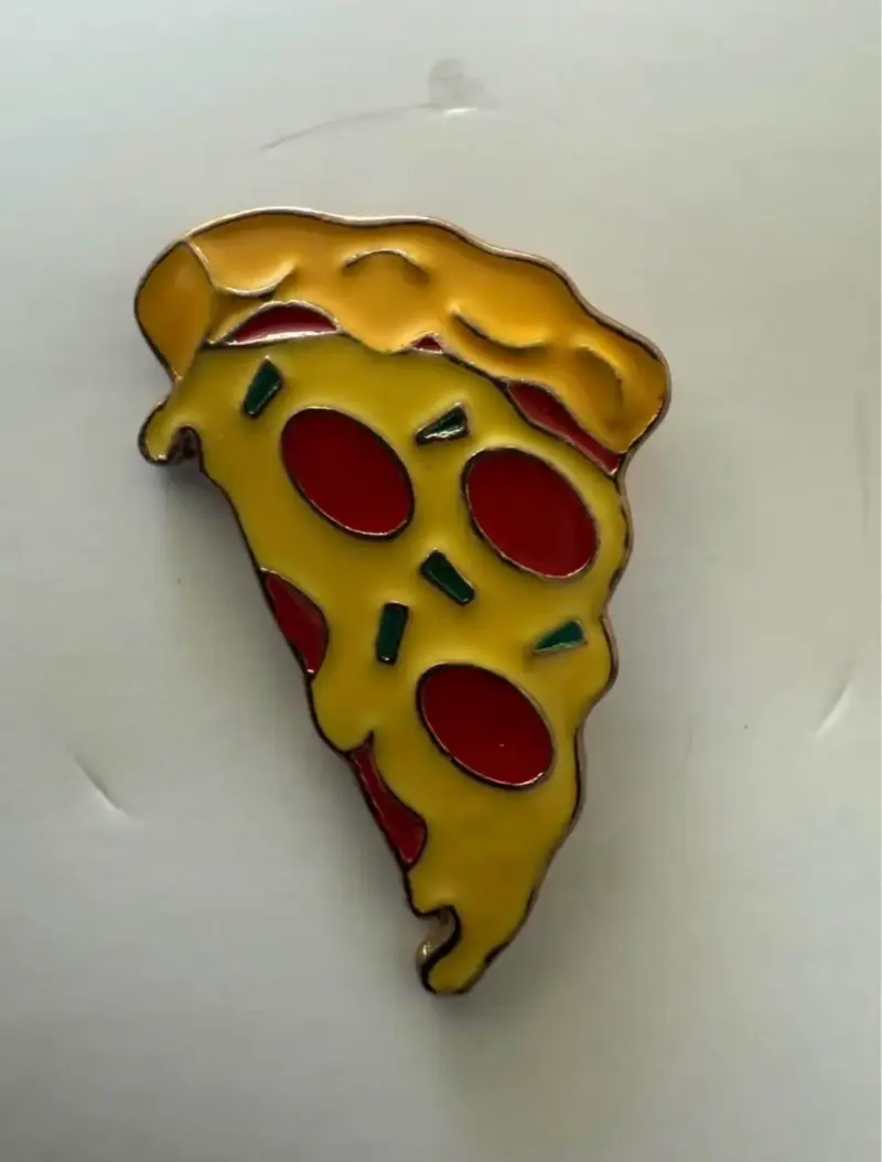 Pin de pizza con pepperoni