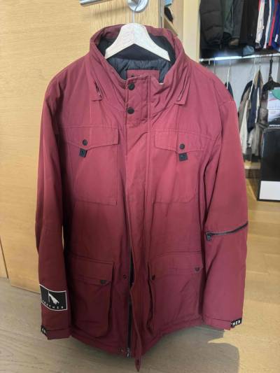 Chaqueta roja de invierno - miniatura 1