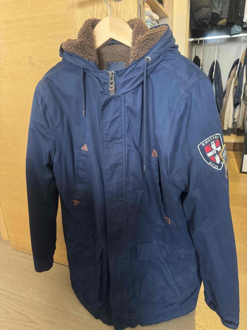 Chaqueta azul con capucha de peluche - 1